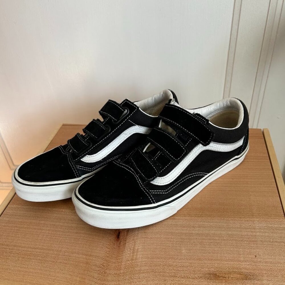 Vans Black Velcro Old Skool V Sneakers | Size 8.5 Men & 10 Women